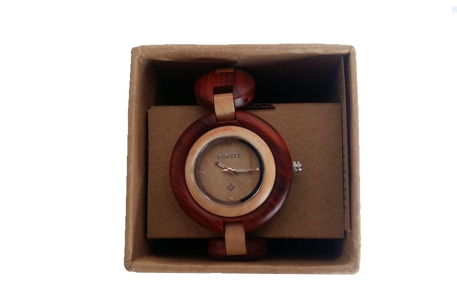 Reloj de madera redondo en Maple y Red mujer